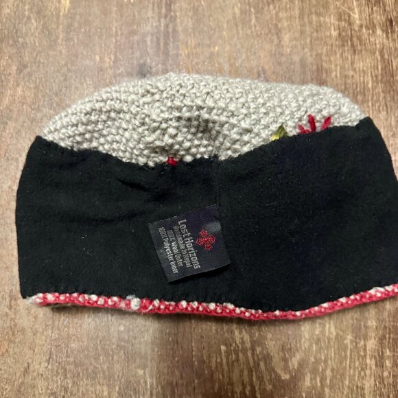 Unique Hand Knitted Grey Hat with floral embroidery design 100% wool - Picture 5 of 9